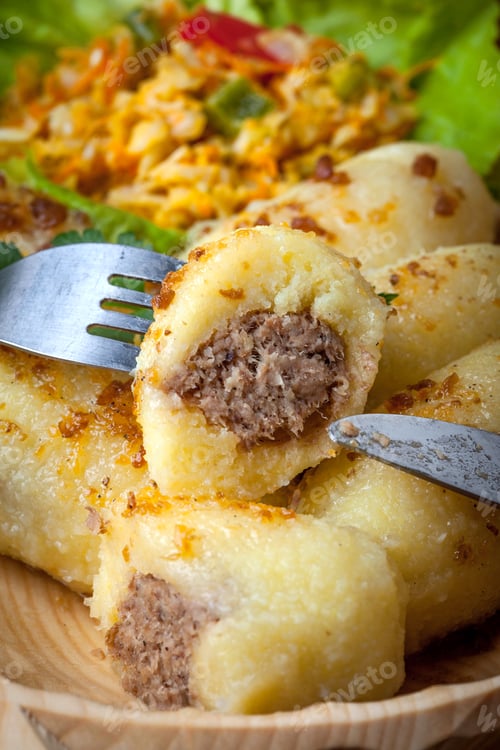 Preview: Potato dumplings stuffed with minced meat.