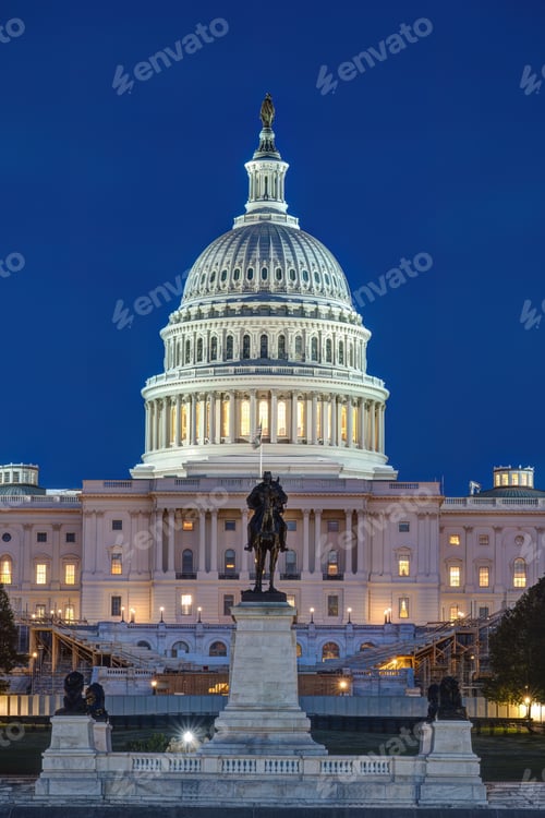 Preview: The illuminated United States Capitol in Washington DC
