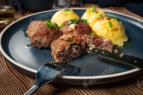 Preview: Meatballs with cheese served with boiled potatoes.