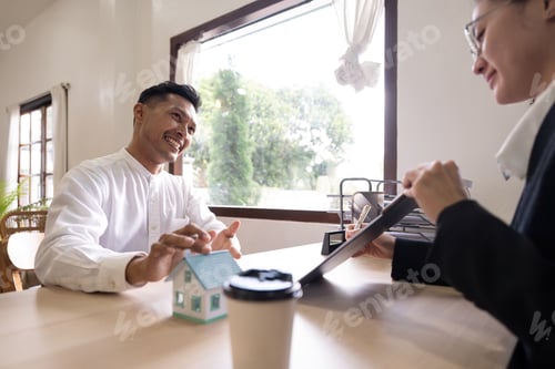 Preview: Client meet and negotiate with real estate agent about rent, buy home, talk about the terms of the