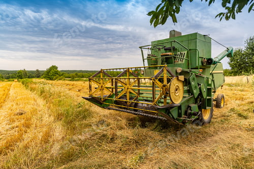 Preview: Old green combine harvester
