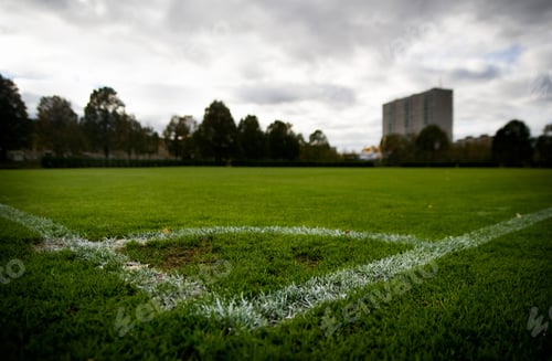 Marquage des coins sur le terrain de football