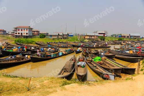 Preview: Floating market with a lot of boats in Inle Lake, Myanamar