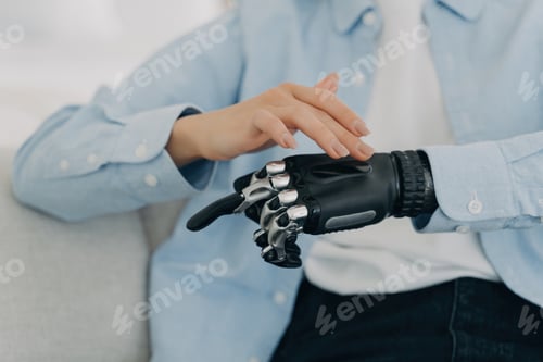 Preview: Human touch meets technological innovation with a robotic prosthetic hand