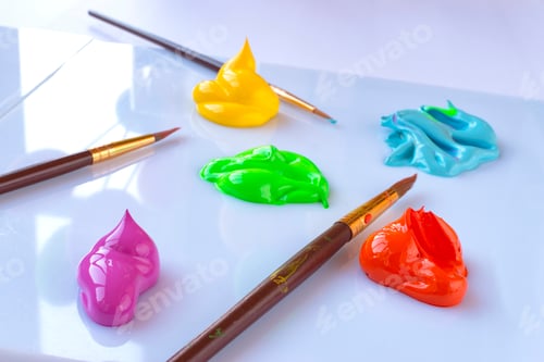 Preview: Paints blue, green and yellow, with brushes.