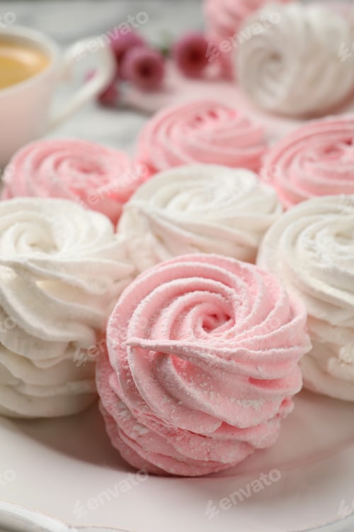 Preview: Delicious white and pink marshmallows on plate, closeup