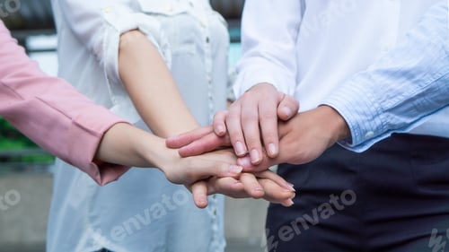 Preview: Closeup on hands
