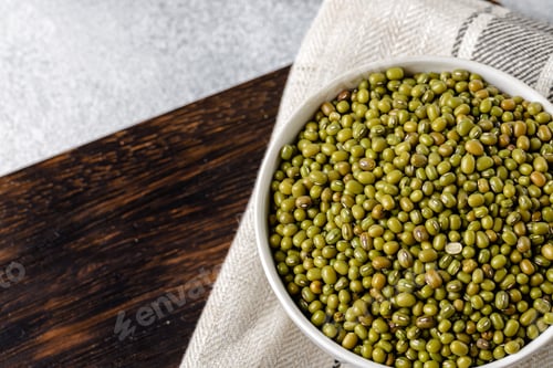 Preview: Beans in bowl on the table, close up.