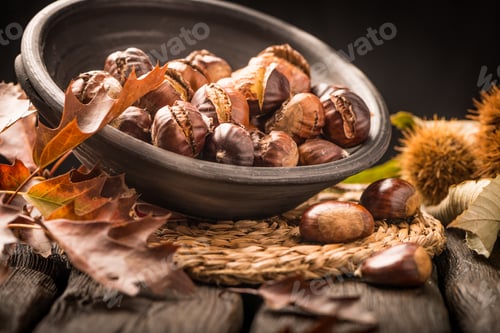 Preview: Roasted chestnuts and leaves