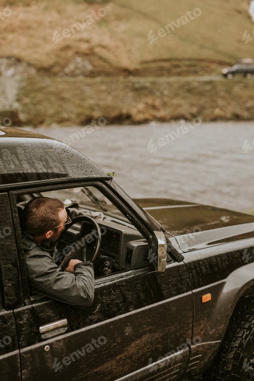 Preview: Driver looking at a another car in the distance