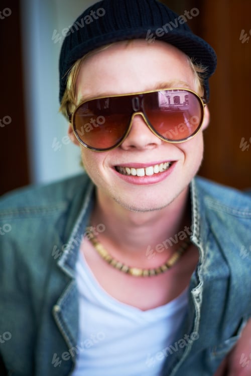 Preview: Hes not afraid to give you a smile