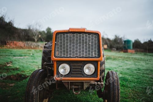 Preview: Front view of an old tractor