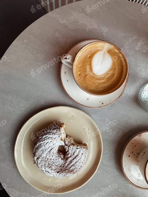 Preview: Coffee break with sweet pastry