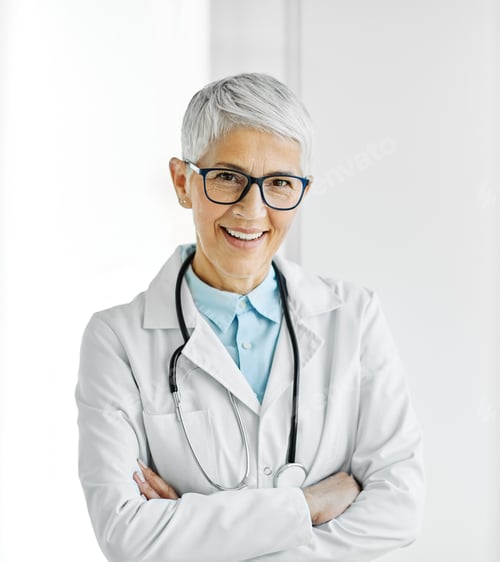 Preview: Portrait of a senior doctor in clinic