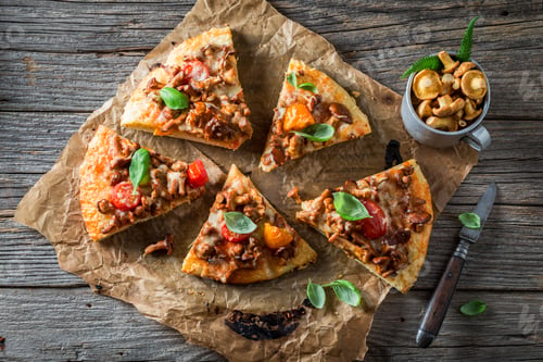 Preview: Homemade pizza with chanterelle mushrooms and vegetables. Rustic mushroom pizza.
