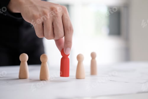 Preview: Employer chooses takes in hand employee.