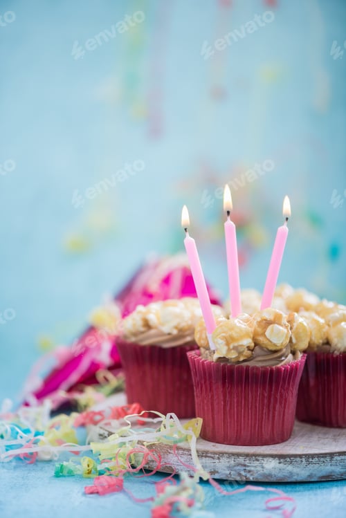 Preview: cupcake with birthday candle