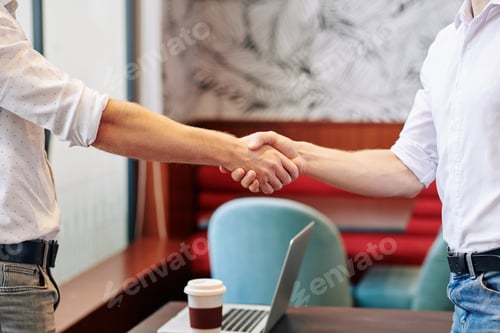 Preview: Business people shaking hands
