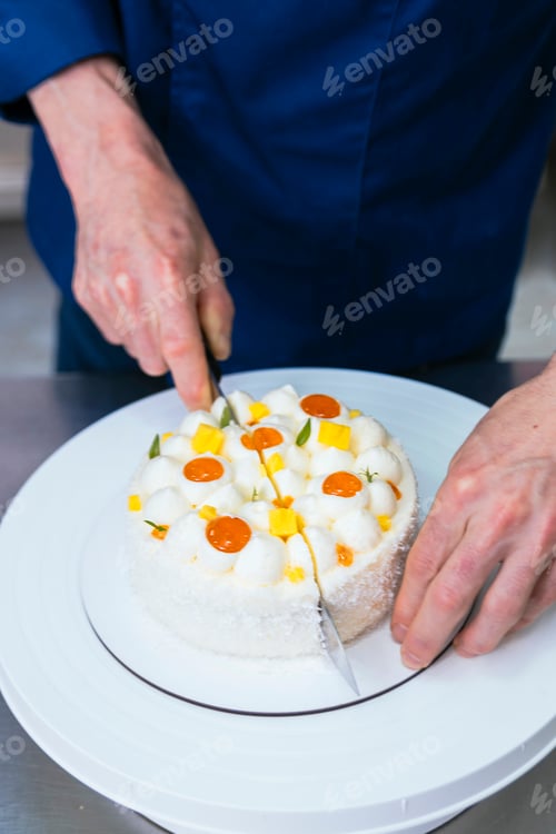 Preview: Pastry Chef. Cutting the cake with a chef's knife.