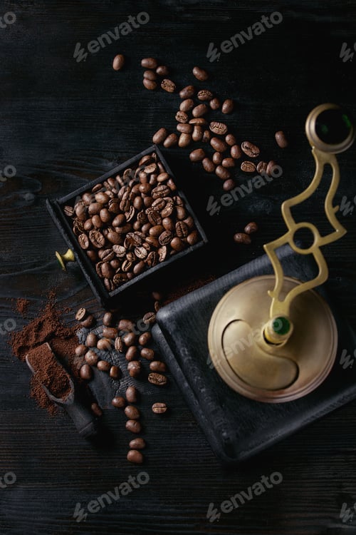 Preview: Roasted coffee beans over black