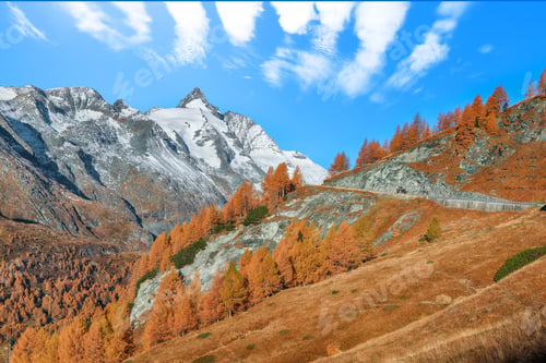 Preview: Picturesque autumn landscape at Grossglockner High Alpine Road with Grossglockner mountaine