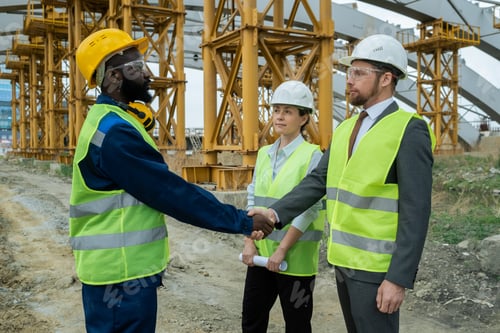 Preview: Engineers shaking hands during construction
