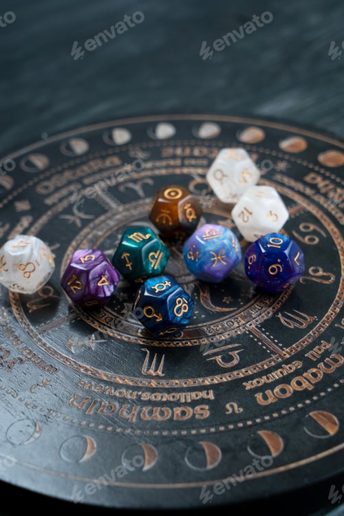 Preview: Zodiac horoscope with divination dice