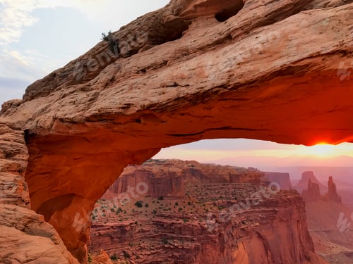 Preview: Sunrise view of Mesa Arch