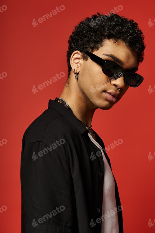 Preview: Stylish Man in Shades