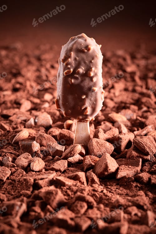 Preview: Milky almond ice cream made of vanilla and chocolate.