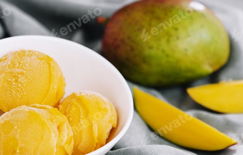 Preview: Mango ice cream with mango pieces
