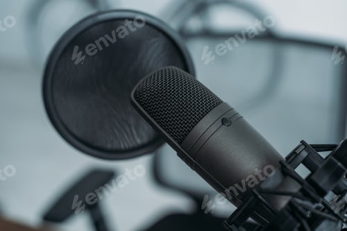 Preview: selective focus of microphone with membrane in radio studio
