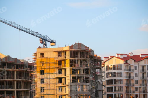 Preview: Builders Build A House On A Sunny Day