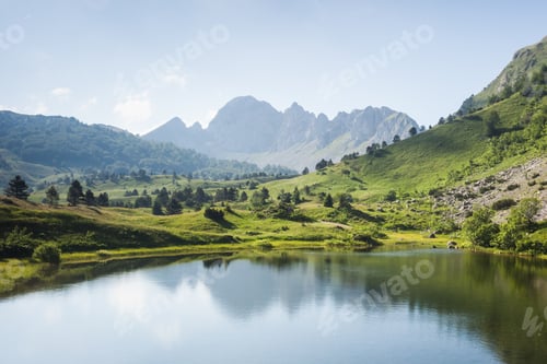 Preview: Beautiful mountain lake