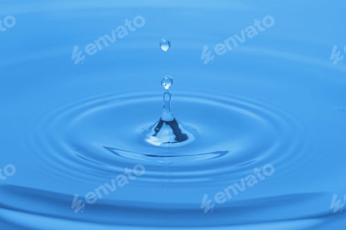 Preview: Splash of blue water with drop, closeup
