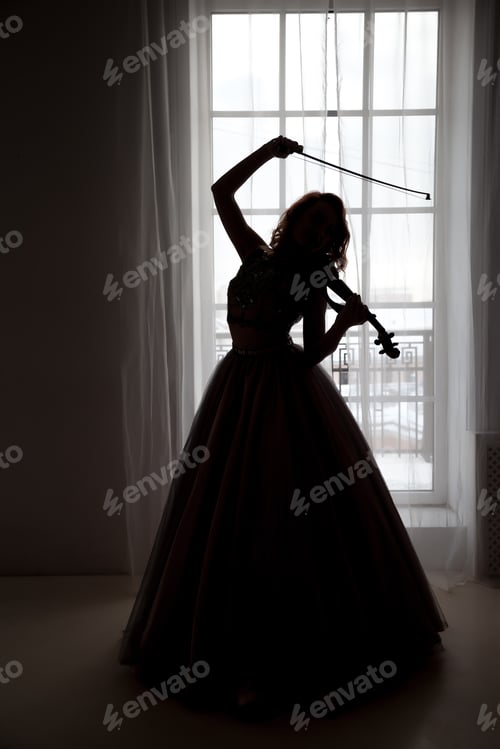 Preview: Pretty, slender woman with violin