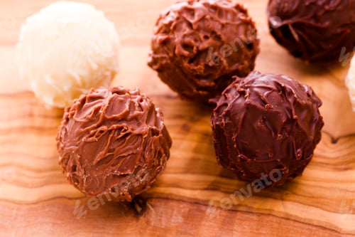 Preview: Chocolates
