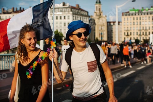 Preview: A couple walking with the french flag