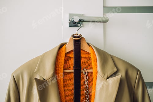 Preview: Capsule Wardrobe Autumn 2023, What To Wear This Fall. Autumn fall minimalist wardrobe with orange