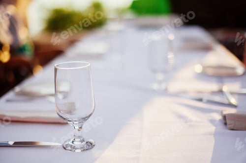 Preview: Restaurant Table Setting