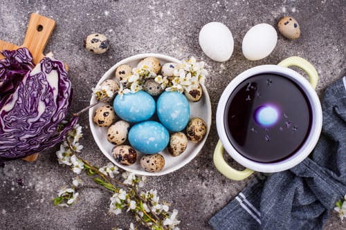 Preview: Process of painting Easter eggs in blue