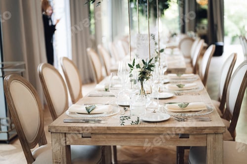 Preview: Beautiful wedding table setup with vibrant floral decorations.