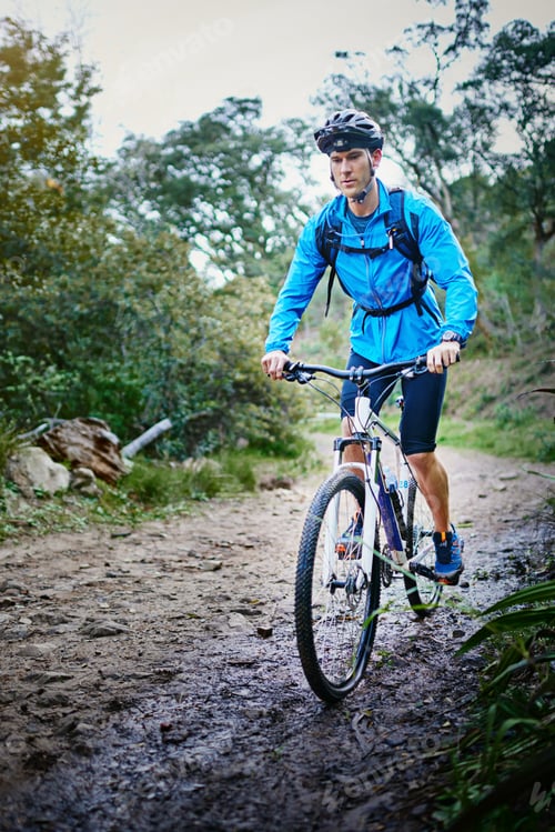 Preview: Lifes a journey - hes enjoying it on a mountain bike
