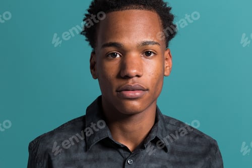 Preview: Casual black man in close-up