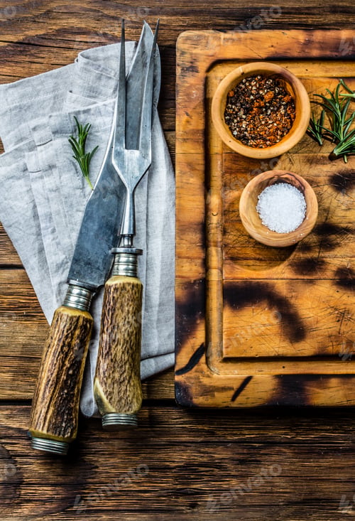 Preview: Cooking background concept. Vintage cutting board with cutlery. Top view