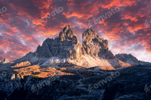 Preview: Dramatic evening landscape with Three peaks of Lavaredo mountains