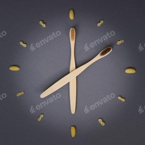 Preview: Clock face on a gray background with arrows from toothbrushes and pasta.