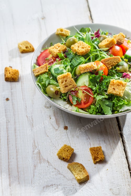 Preview: Fresh salad with chicken and vegetables