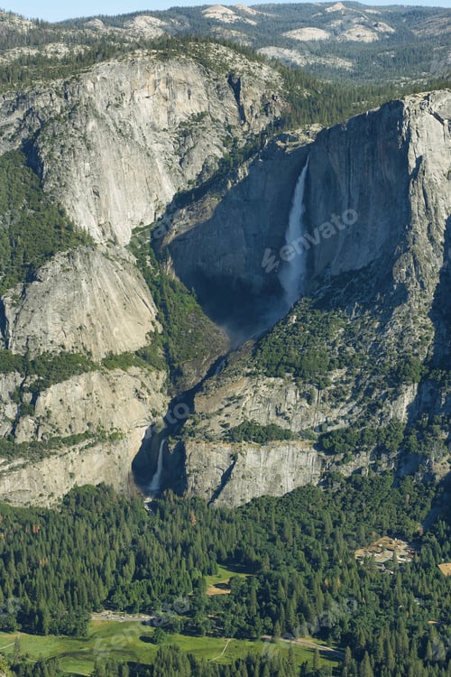 Preview: Upper and lower falls in Yosemite national Park