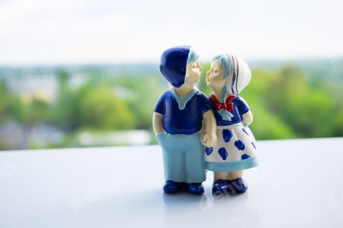 Preview: Closeup shot of a cute statue of a boy and a girl holding each other hands